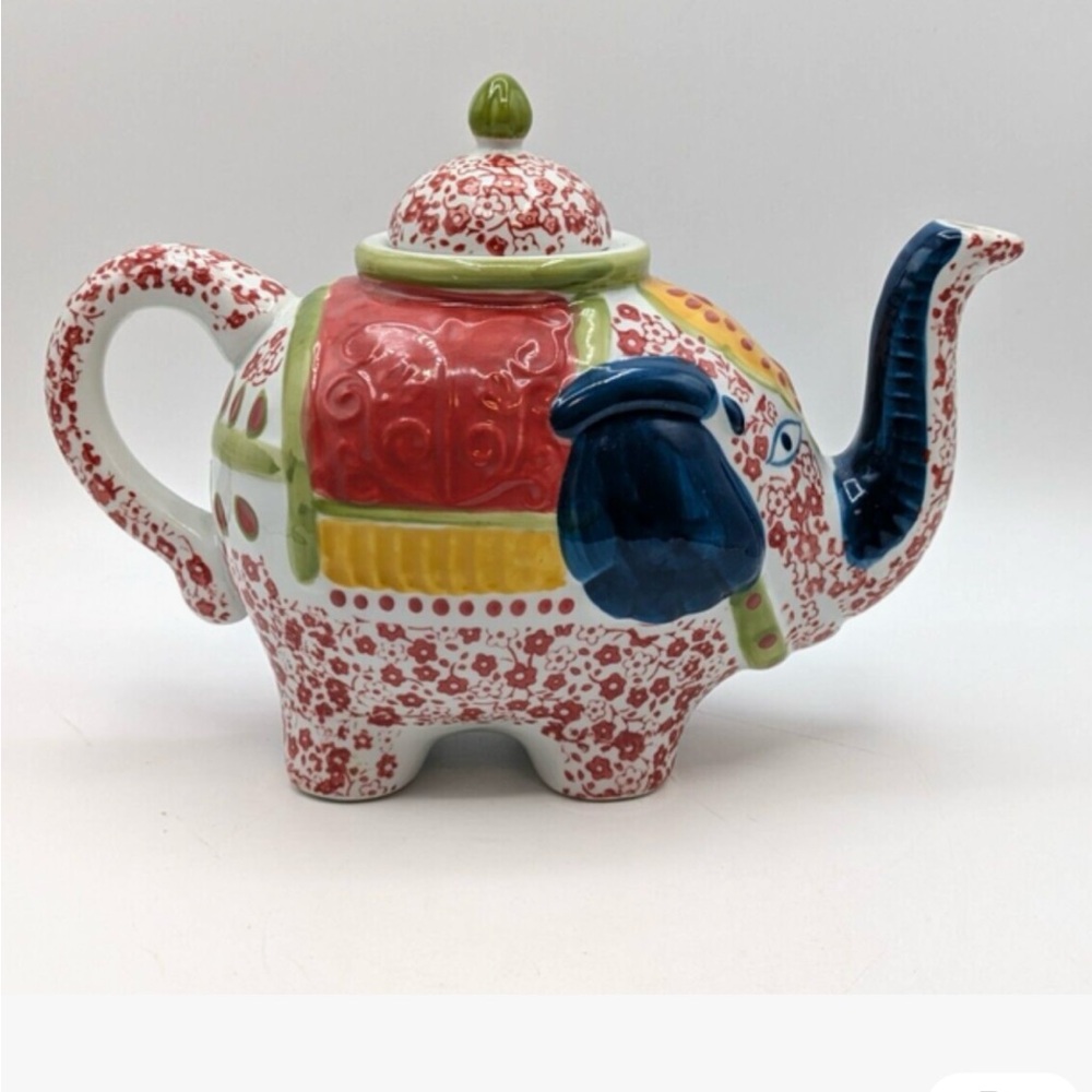 Spot Organic Tea Roaming Elephant Teapot